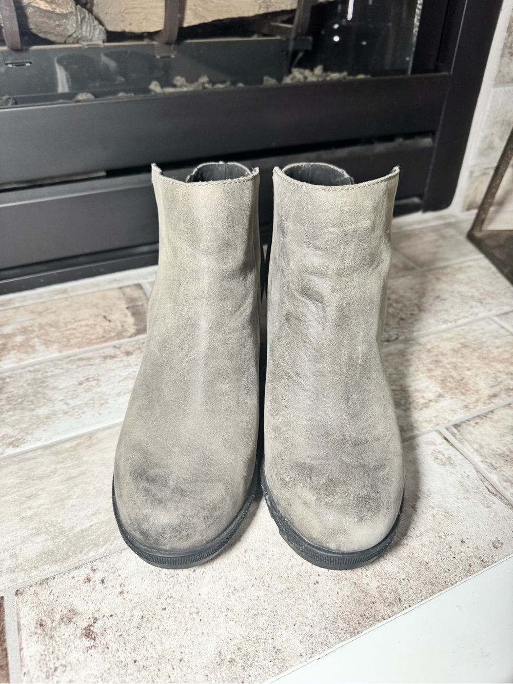 Sorel Women's Gray Suede Ankle Boots